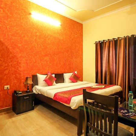 Oyo 8240 Maan Residency Hotel Gurgaon Luaran gambar